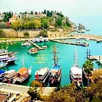 Tarihi Kaleici Muethis Konum Deniz Yakini Uygun Fiyat Huzurlu Ev *