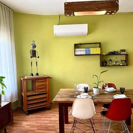 Tarihi Kaleici Muethis Konum Deniz Yakini Uygun Fiyat Huzurlu Ev Apartment