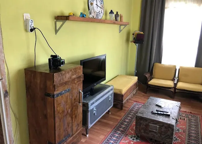 Tarihi Kaleici Muethis Konum Deniz Yakini Uygun Fiyat Huzurlu Ev