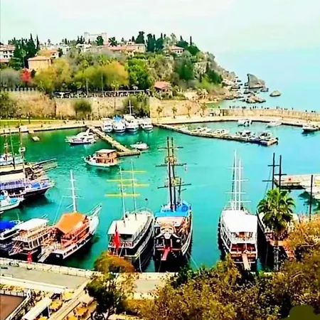 Tarıhı Kaleıçı Müthış Konum Denız Yakini Uygun Fıyat Huzurlu Ev *