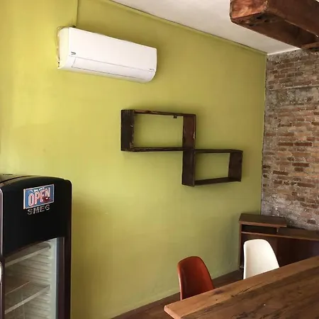 Tarihi Kaleici Muethis Konum Deniz Yakini Uygun Fiyat Huzurlu Ev Apartment